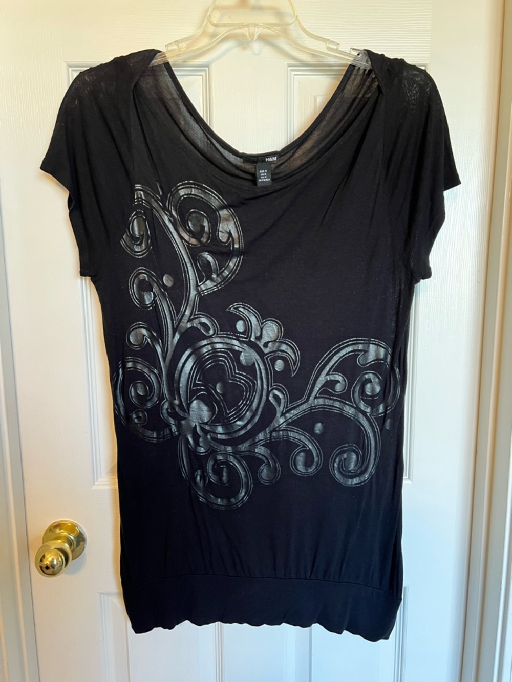 Women’s M Black H&M Tunic w/ Glossy Swirl Graphic